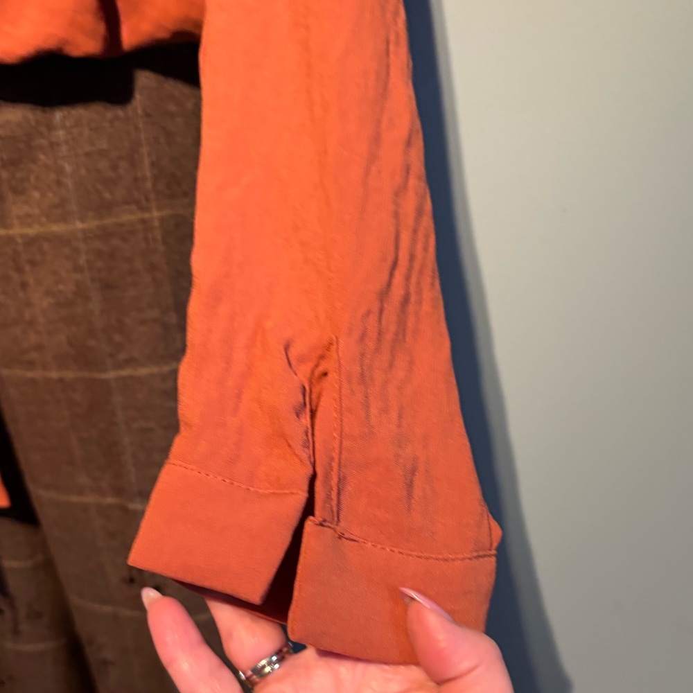 White Closet Rust Blouse size medium - Picture 9 of 15
